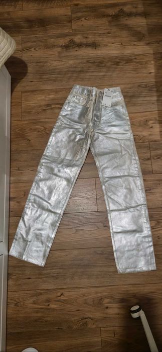 Blugi metalici Zara, noi