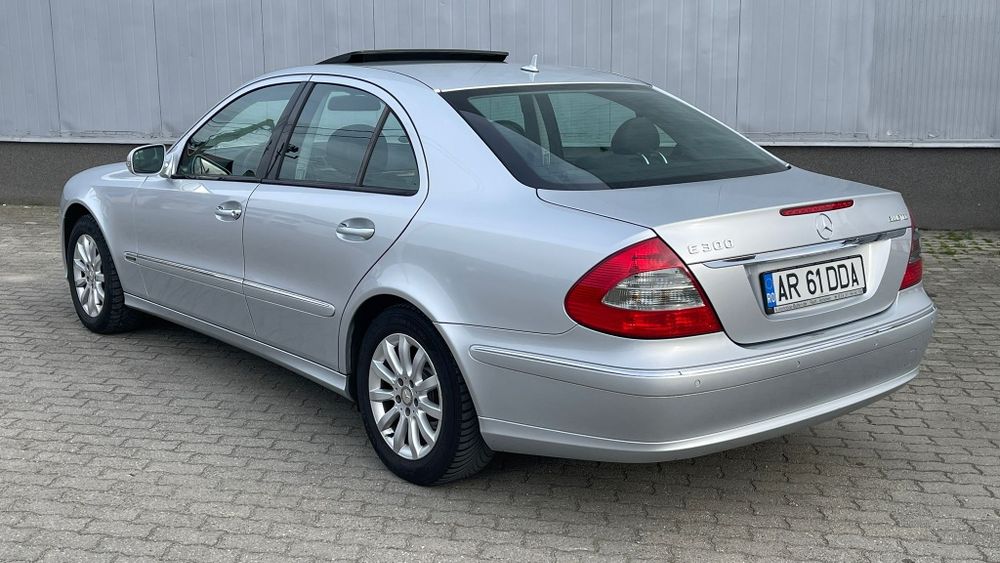 Mercedes E300 BLUETEC - Model Elegance/ Full Option