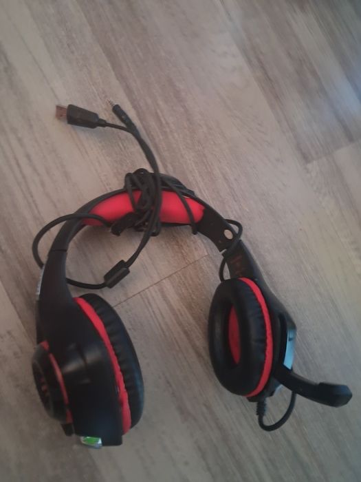 Vand tastaturi Gaming , mouse Wireless si Casti gaming în stare buna
