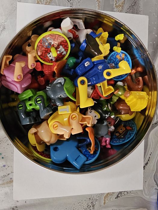 Различни плюшени играчки