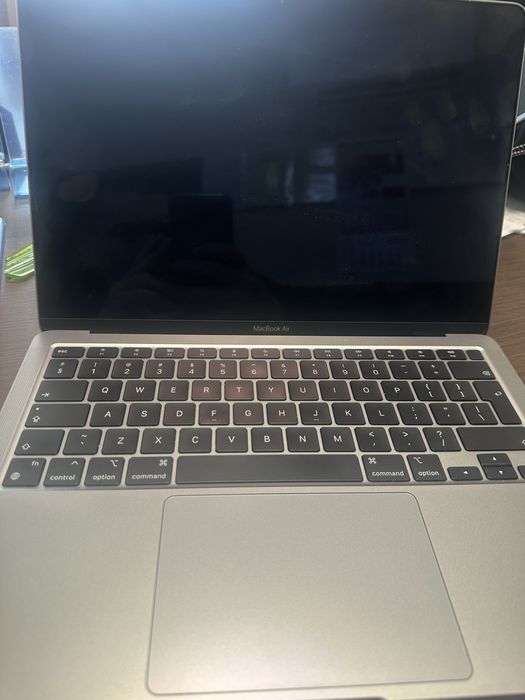 MacBook Air изпозлван много малко