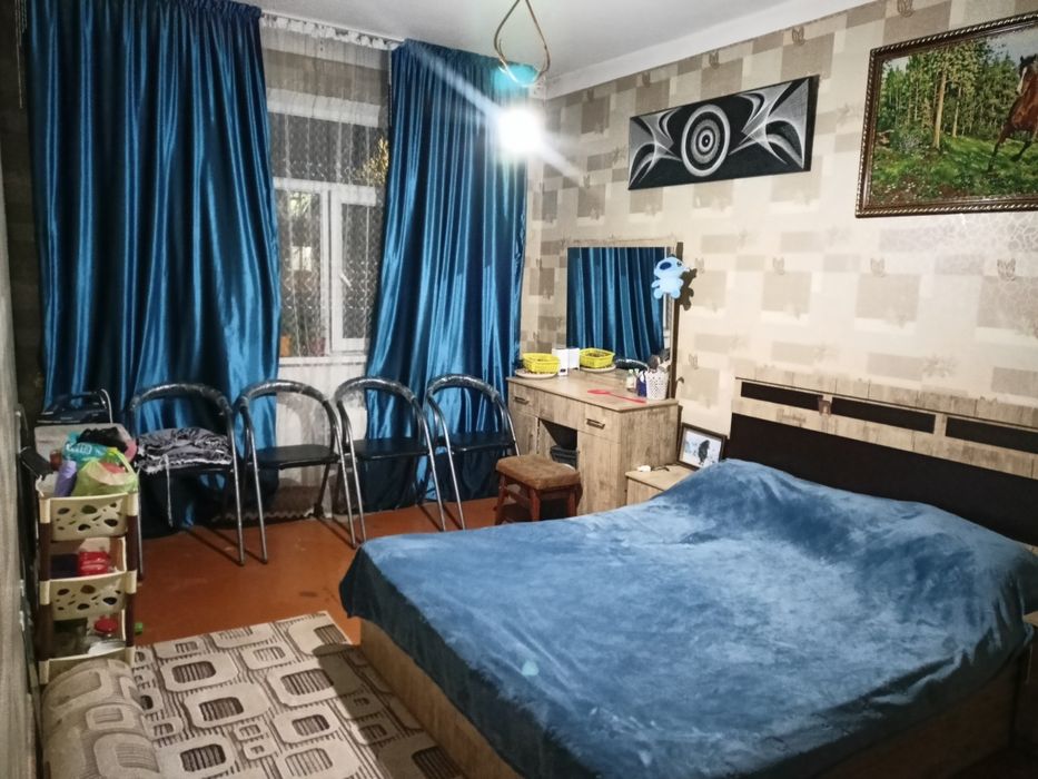 Продаёться 4-х комнатную квартира.