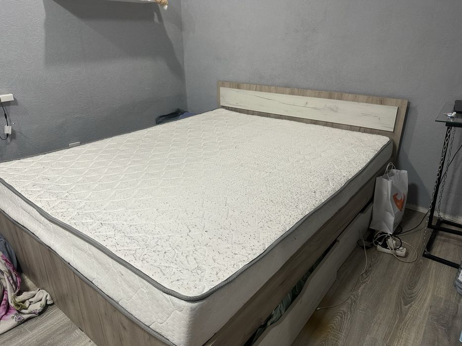 Продам матрас 160 на 200