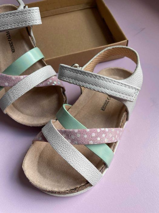 Сандалки за малка госпожица