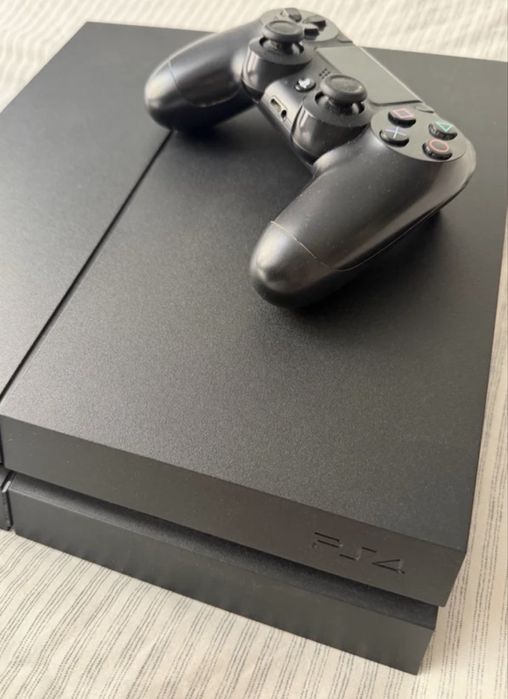 Consola Playstation 4 500 Gb si doua controllere