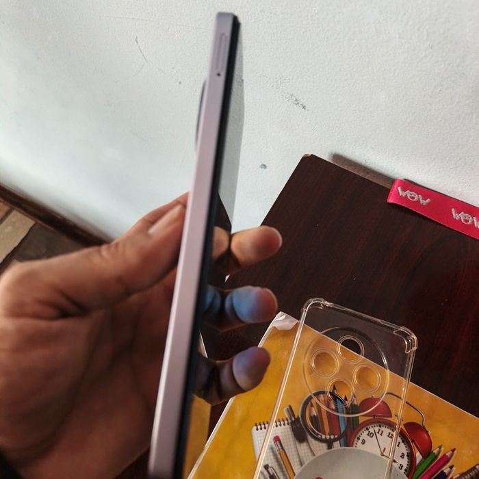 Redmi 14 c yangi qirchilgon qirilgon  joyi yóq