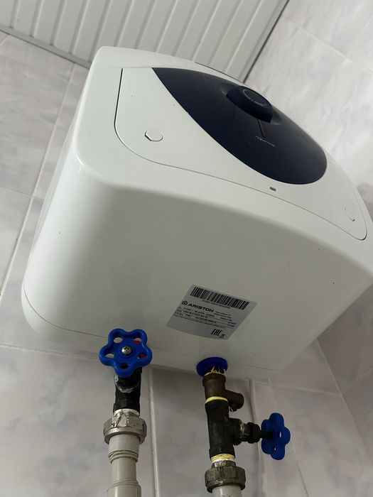 Аристон почти новый 2 шт