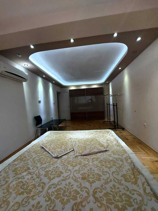 Дава се под наем Четиристаен апартамент в Бургас, Център - 160 кв.м за 408 € - Снимка #17