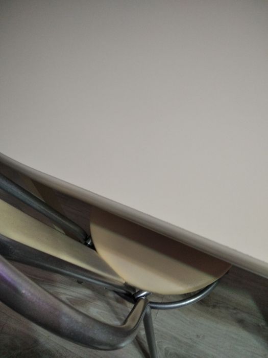 Продается кухонный стол, стулья