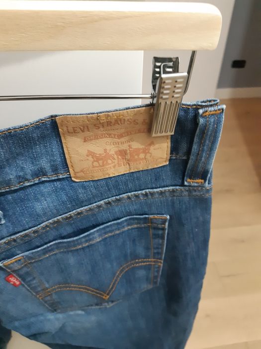 Blugi levis slim