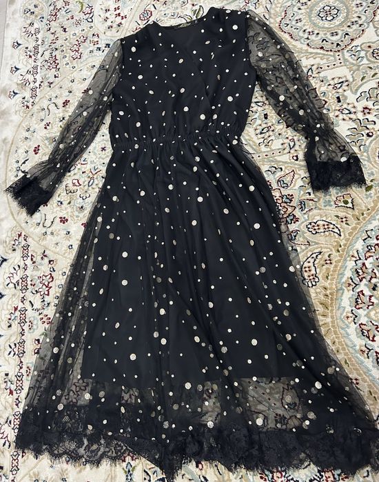 Черное платье.