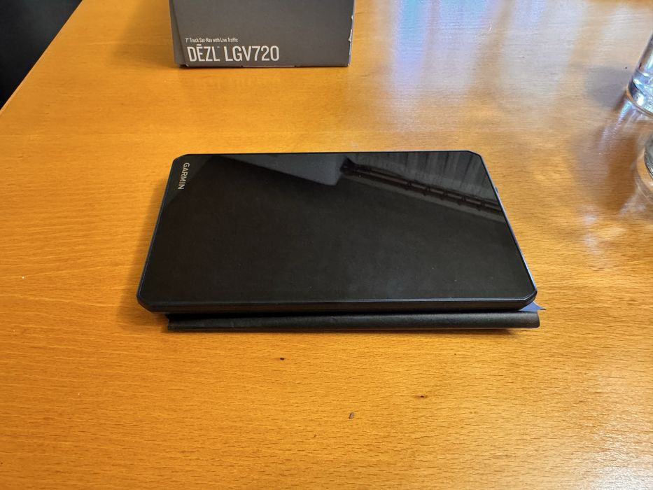 GPS навигация Garmin Dēzl LGV720