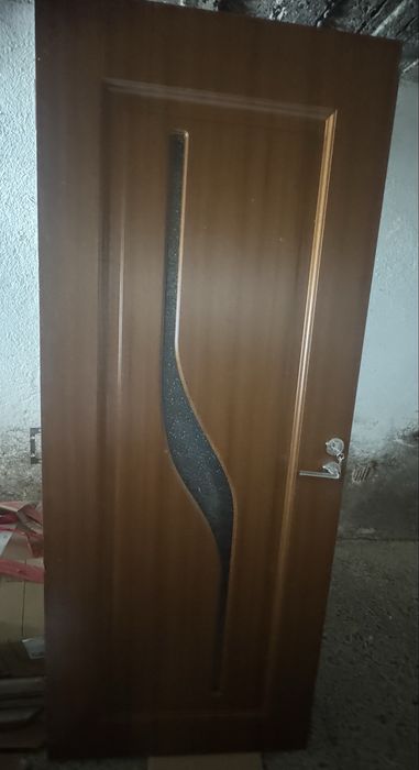 Vand 6 bucati de usi Dedeman stare foarte buna 300 lei bucata