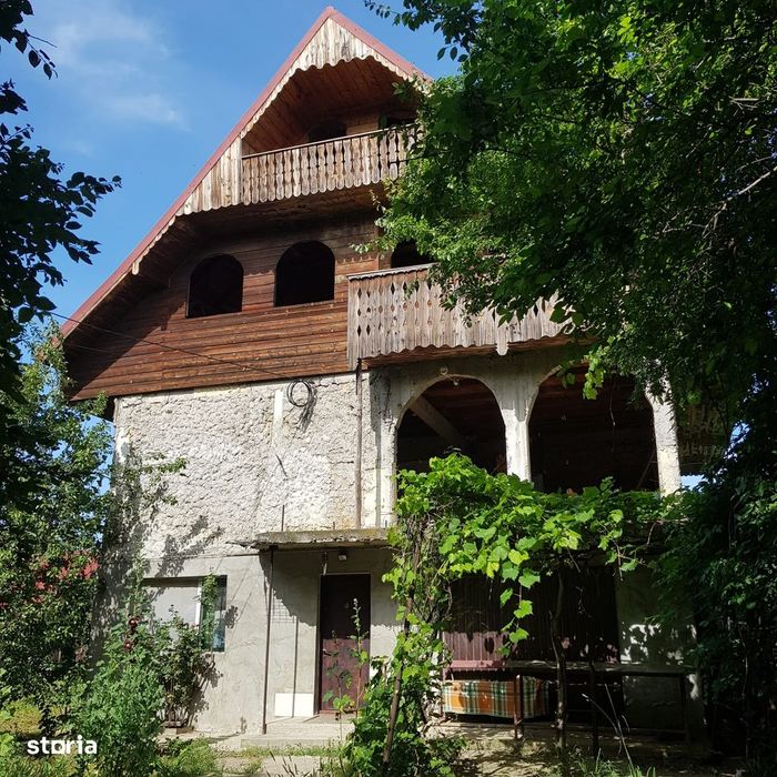 Casă 5 camere cu mansardă și garaj în Bucium