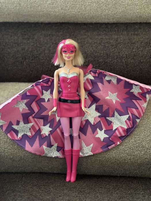 Игрушки ( набор парикмахера,куклы, лопатки и т.д)