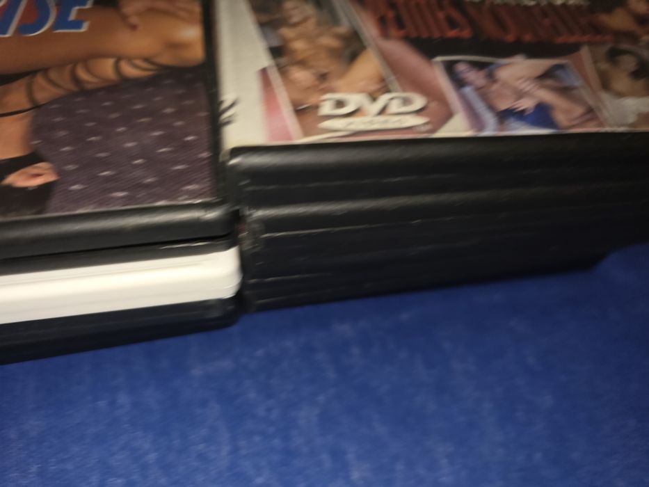 Pachet cu 11 dvd-uri,cu filme pentru adulți, 150 de lei