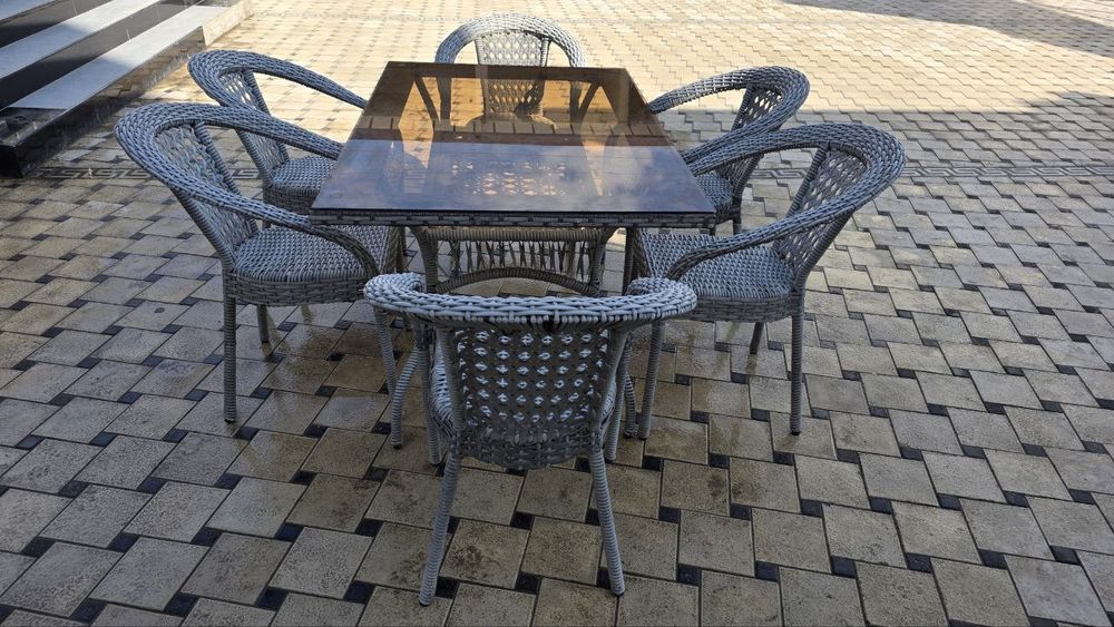 Ratan stol stul srochno sotiladi.