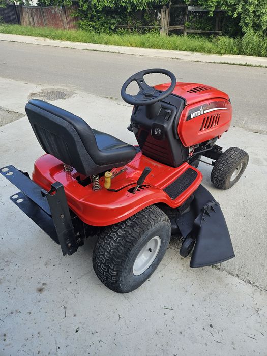 Tractoraș de tuns iarba gazon MTD 15.5 HP