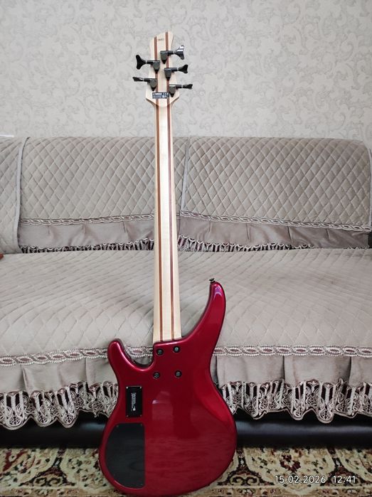Бас гитара Yamaha бас-гитара TRBX305 CANDY APPLE RED красный