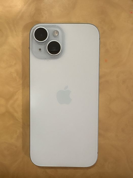 Iphone 15 blue.
