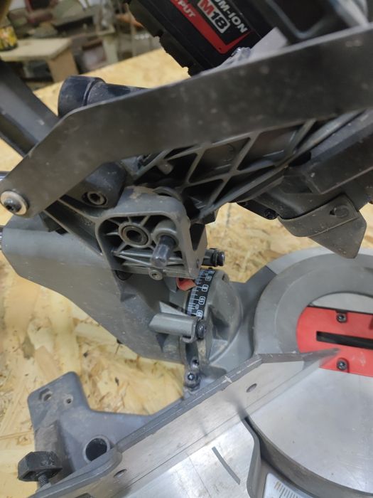 Fierastrau Milwaukee FMS 190