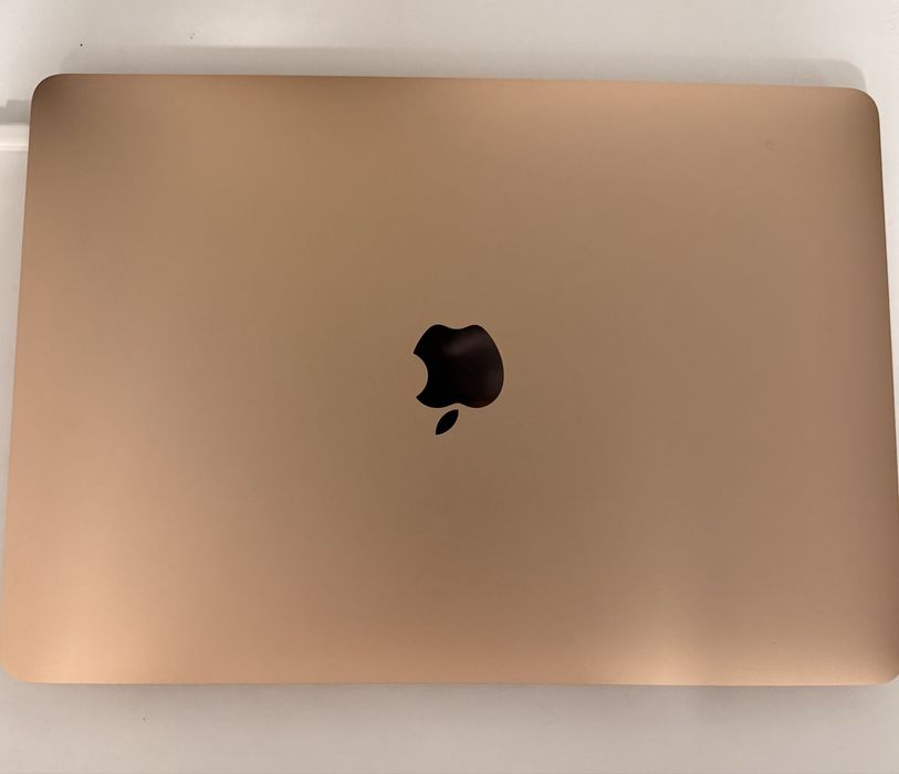 Vând Laptop Apple MacBook Air 13 (2020) ecran Retina, procesor Intel® Core™ i3 1.1GHz, 8GB, 256GB SSD, Intel Iris Plus Graphics, Gold, INT KB