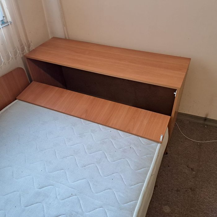 Приста с ракла и място за съхранение