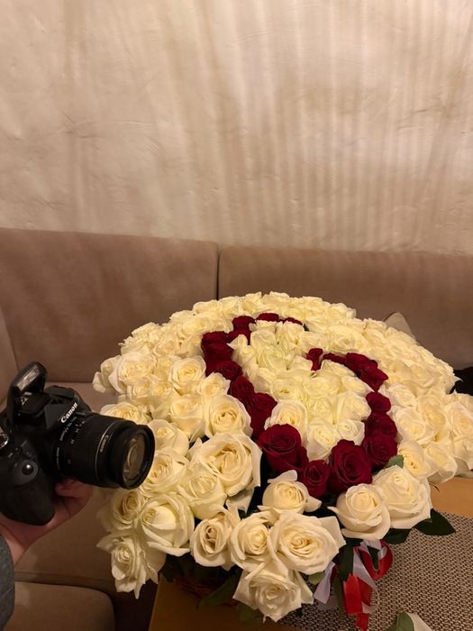 Срочно продаю свежие розы — 117 штук. Цена всего 27 000 тенге.