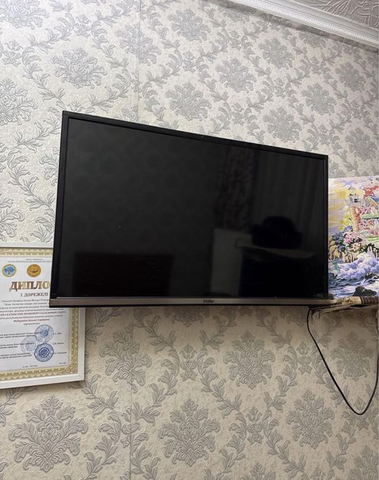 Телевизор (38 диагональ). Холодильник