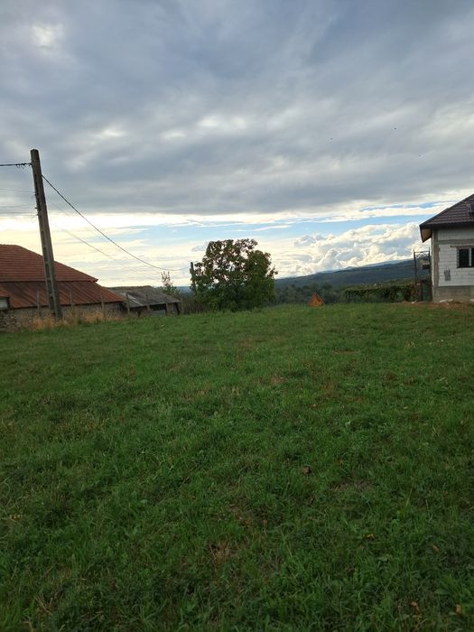 Teren intravilan de vânzare