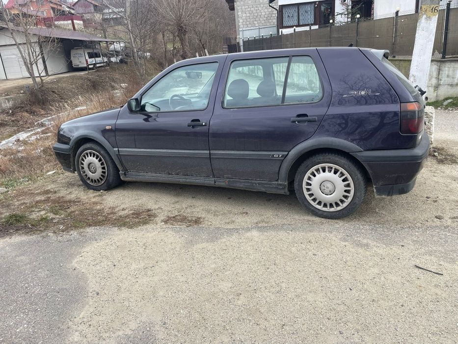 Vând golf 3  1.6 benzina