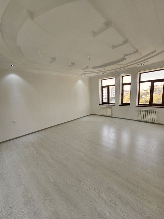 Kvartira 4 xonali Islom Karimov ko'chasidan sotiladi