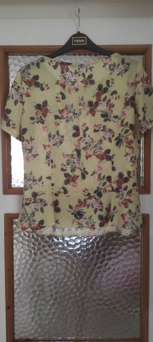 Bluză de culoare mustar cu flori