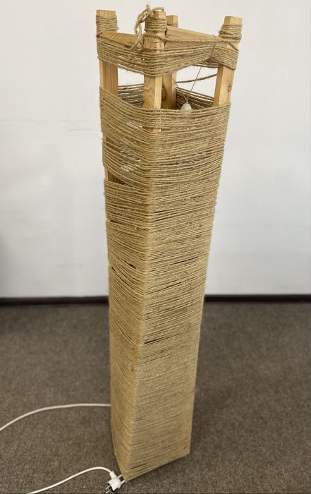 Напольный деревянный светильник в стиле бохо