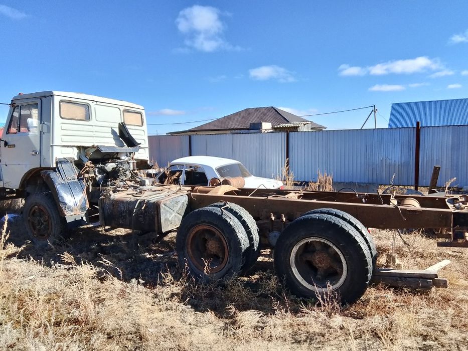 Продам КамАЗ по запчастям, каз. учет. Коробка, мосты редуктора 49 зубь