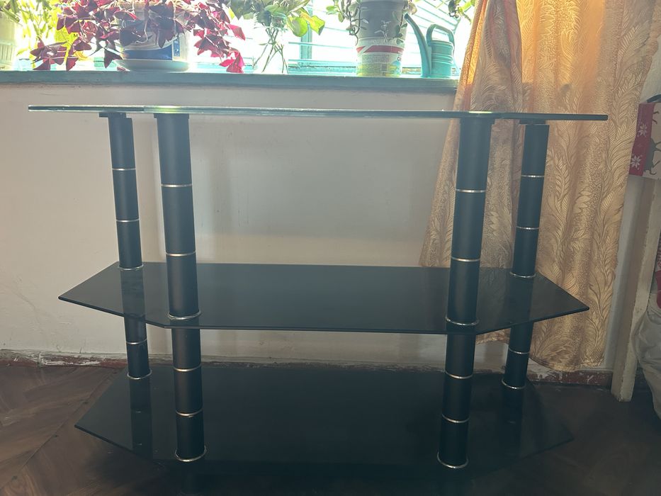 Стеклянная подставка под телевизор