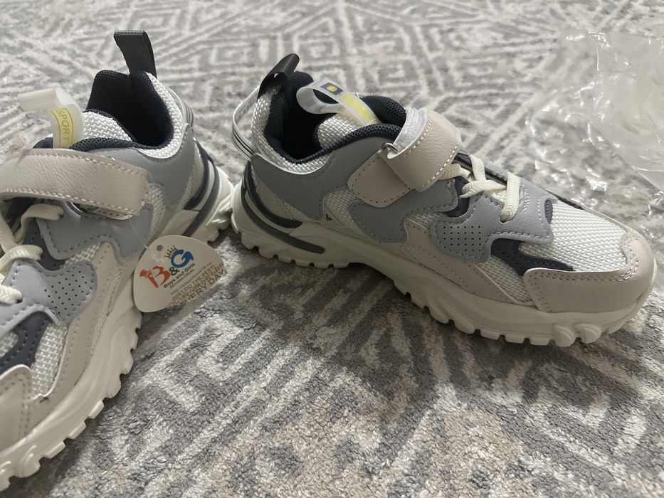 Кроссовки новые размеры 32,33