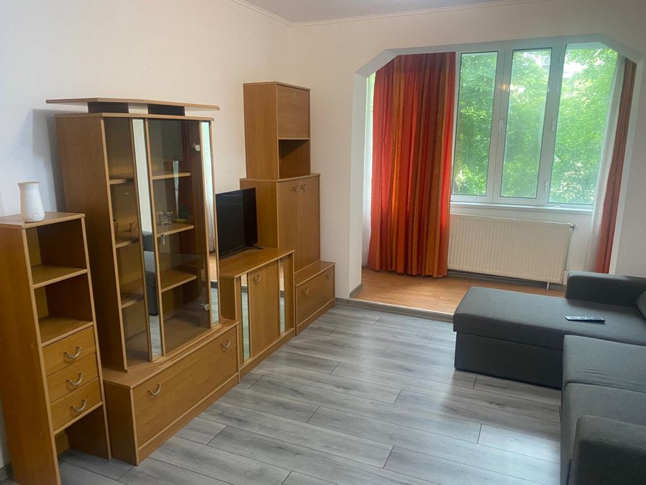Inchiriez apartament 3 camere