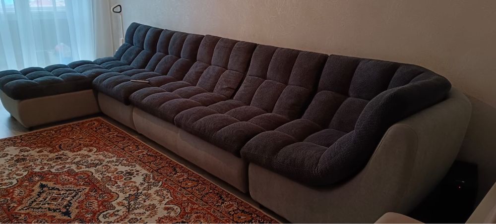 Диван в гостинную.