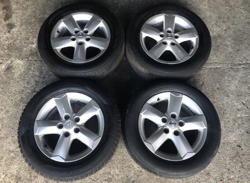 Продам диски с резиной зимний