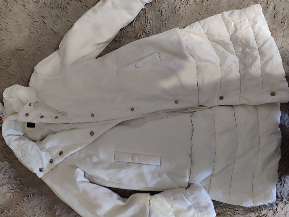 Продам куртки по 2000