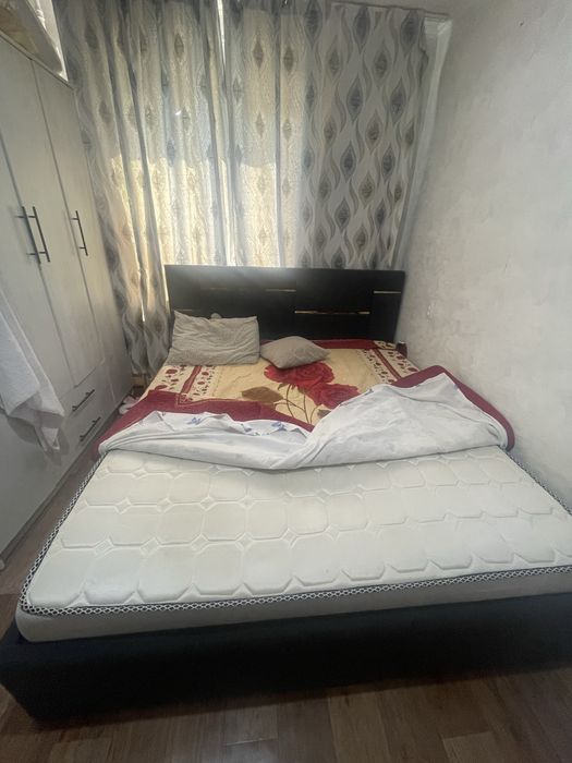 Продам двуспальную кровать