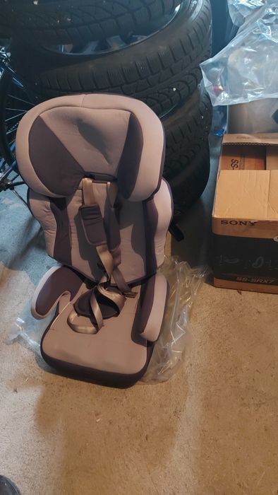 Столче за кола 9 - 36 кг, Черно/Сиво