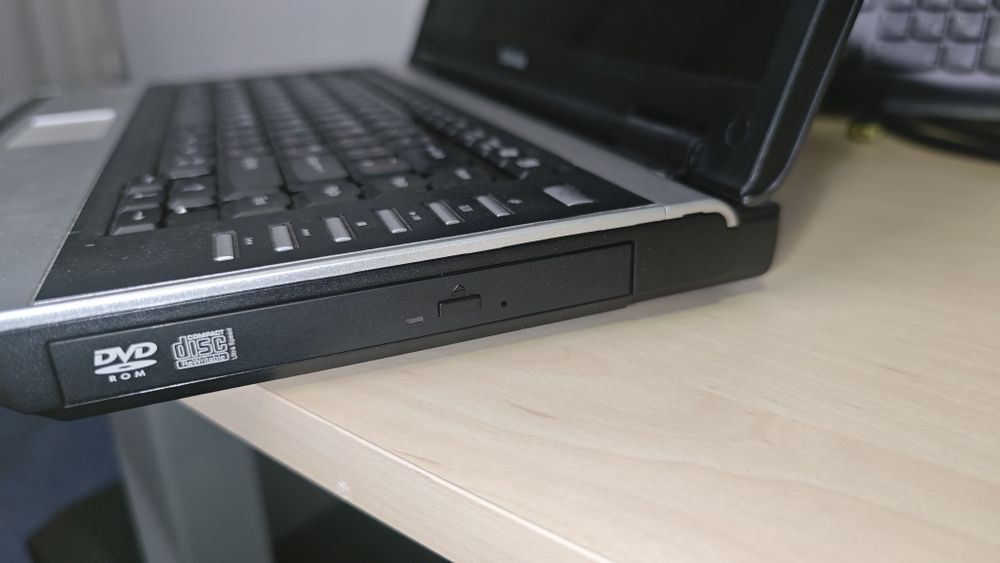 Комплект 3 лаптопа - Toshiba, HP, Fujitso Siemens