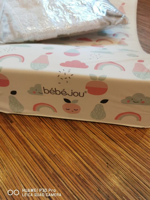 Подложка за повиване с свалящ се калъф