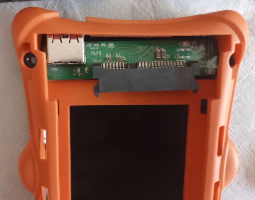 Хард дискове с прекрасно качество и кутия за SSD дискове - 45 лв.