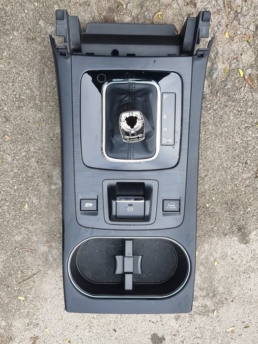 Подлокотник тонэль на Subaru Outback BS