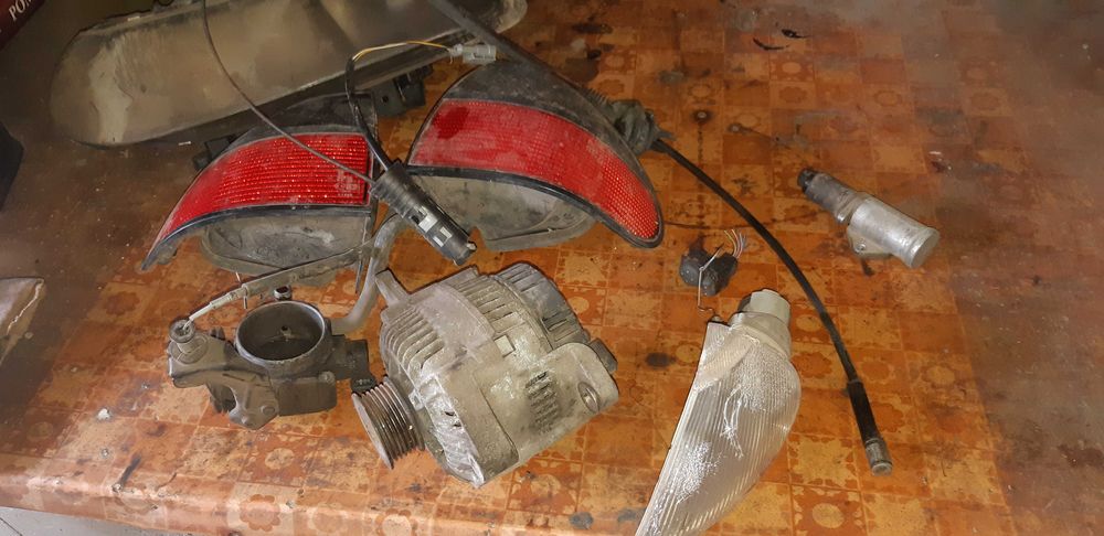 Рено Лагуни-1,8 и 2000куб -бензин-останали части