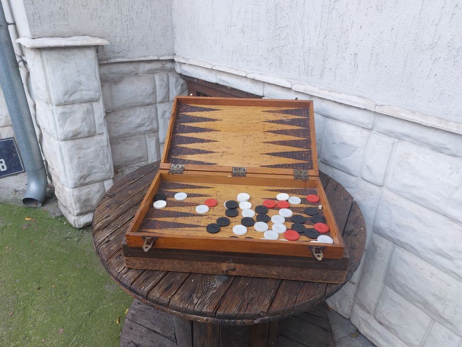 Табла за игра два броя