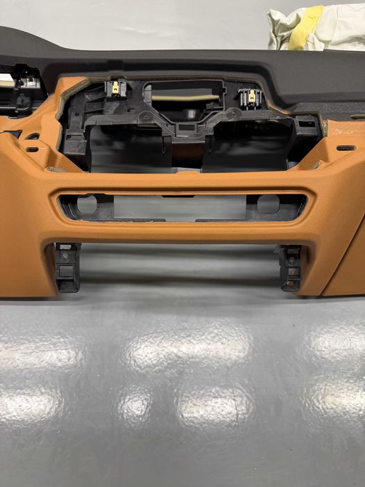 BMW G20 арматурно табло цвят cognac с airbag модул